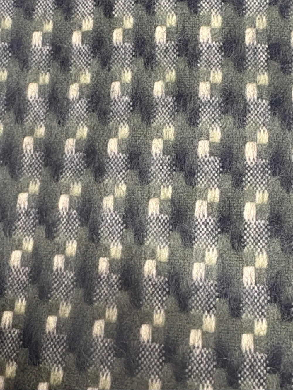 100% Cashmere Green Plaid Fringe Scottish Scarf CV